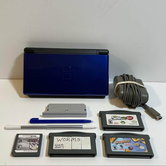 (BUNDLE) Nintendo DS Lite in Blue With 4 Games & Accessories - Picture 16 of 16